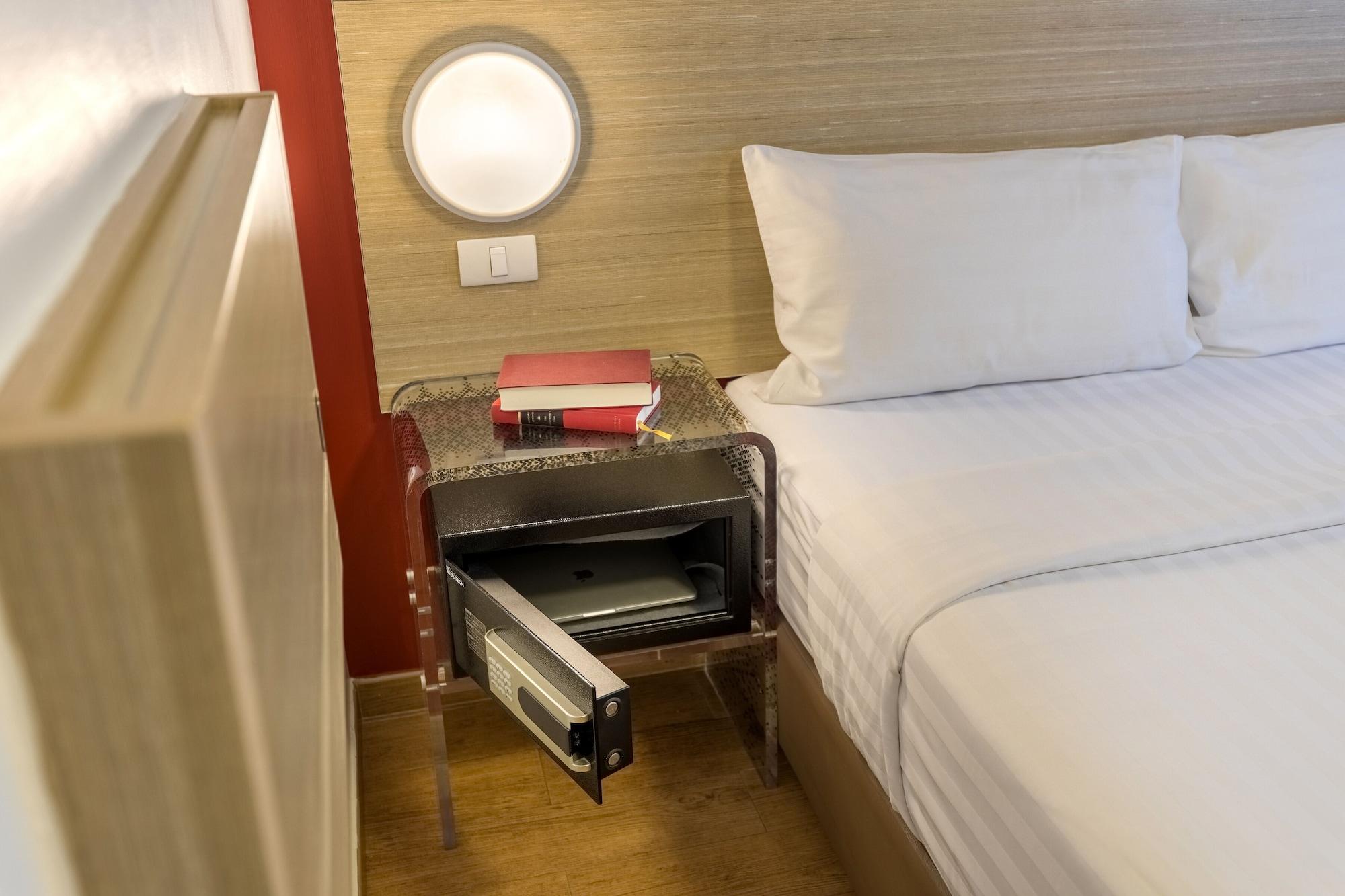 Red Planet Phuket Patong - Sha Extra Plus Bagian luar foto