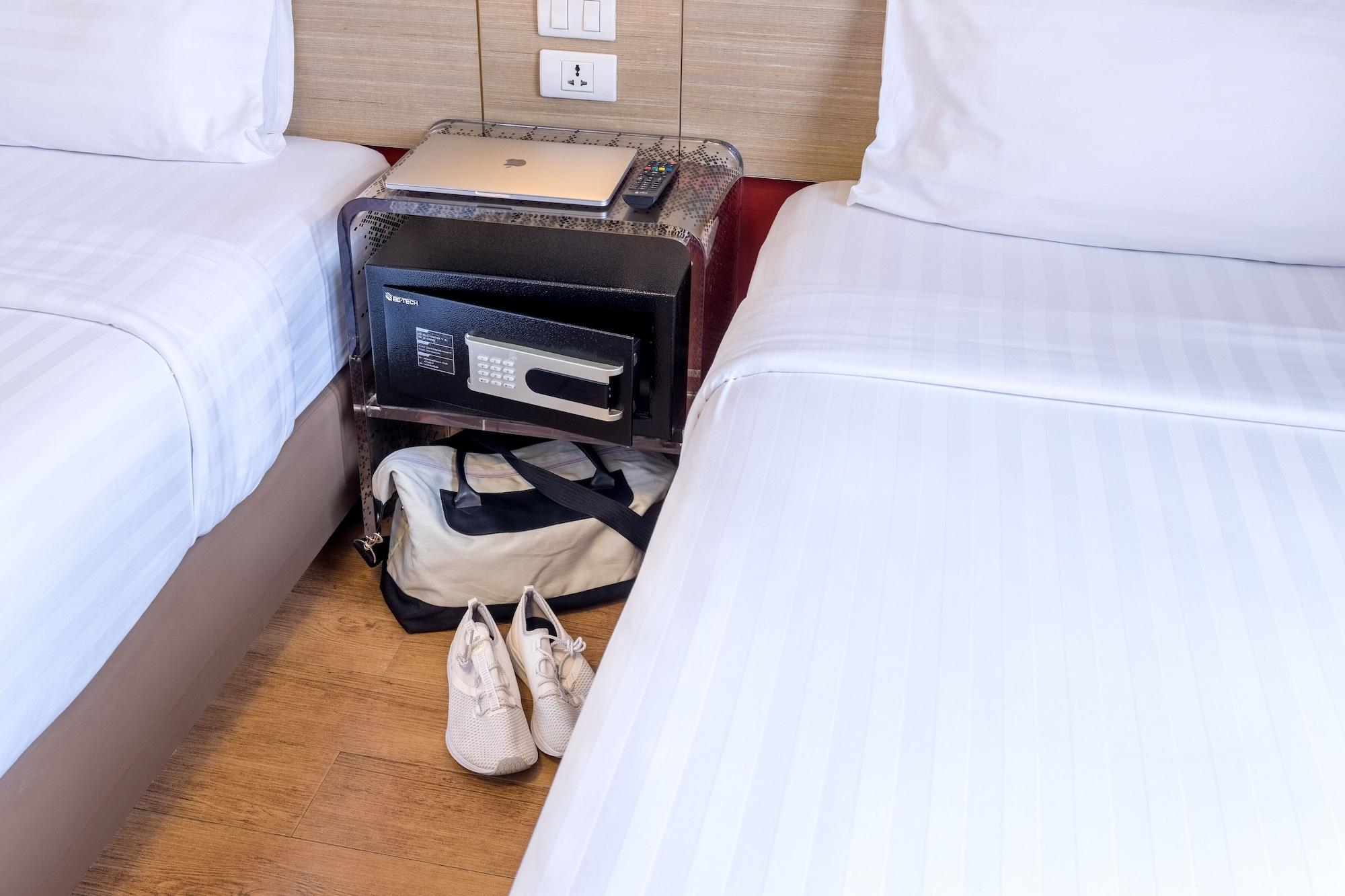 Red Planet Phuket Patong - Sha Extra Plus Bagian luar foto