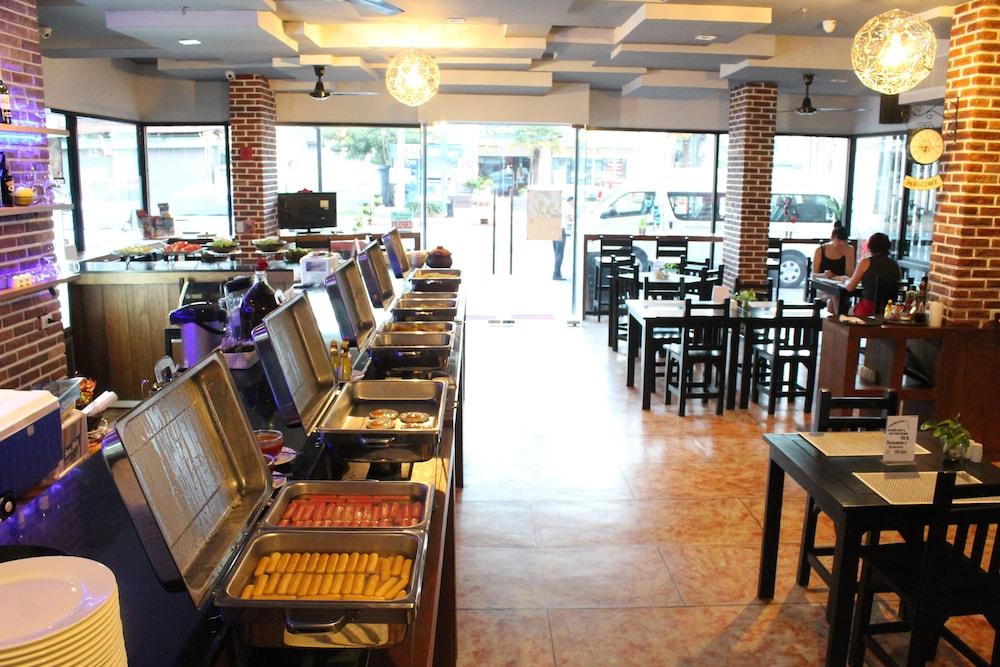 Red Planet Phuket Patong - Sha Extra Plus Bagian luar foto