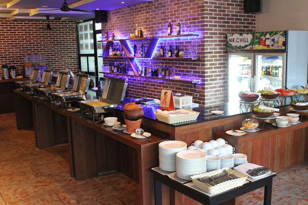 Red Planet Phuket Patong - Sha Extra Plus Bagian luar foto