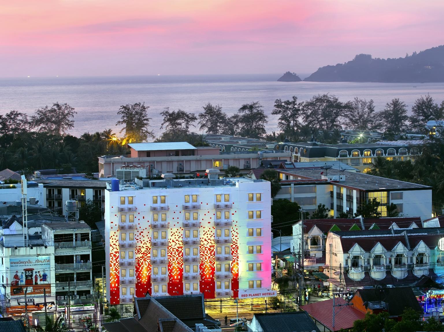 Red Planet Phuket Patong - Sha Extra Plus Bagian luar foto