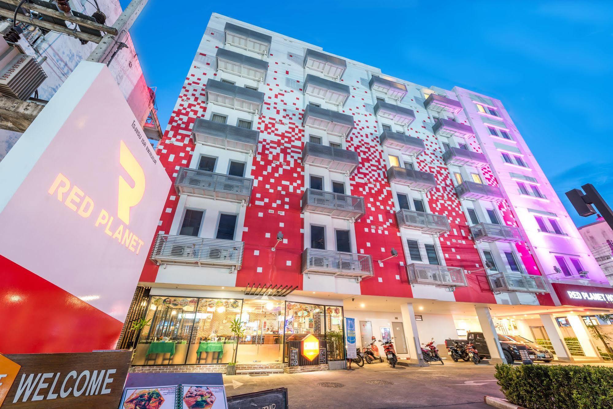 Red Planet Phuket Patong - Sha Extra Plus Bagian luar foto