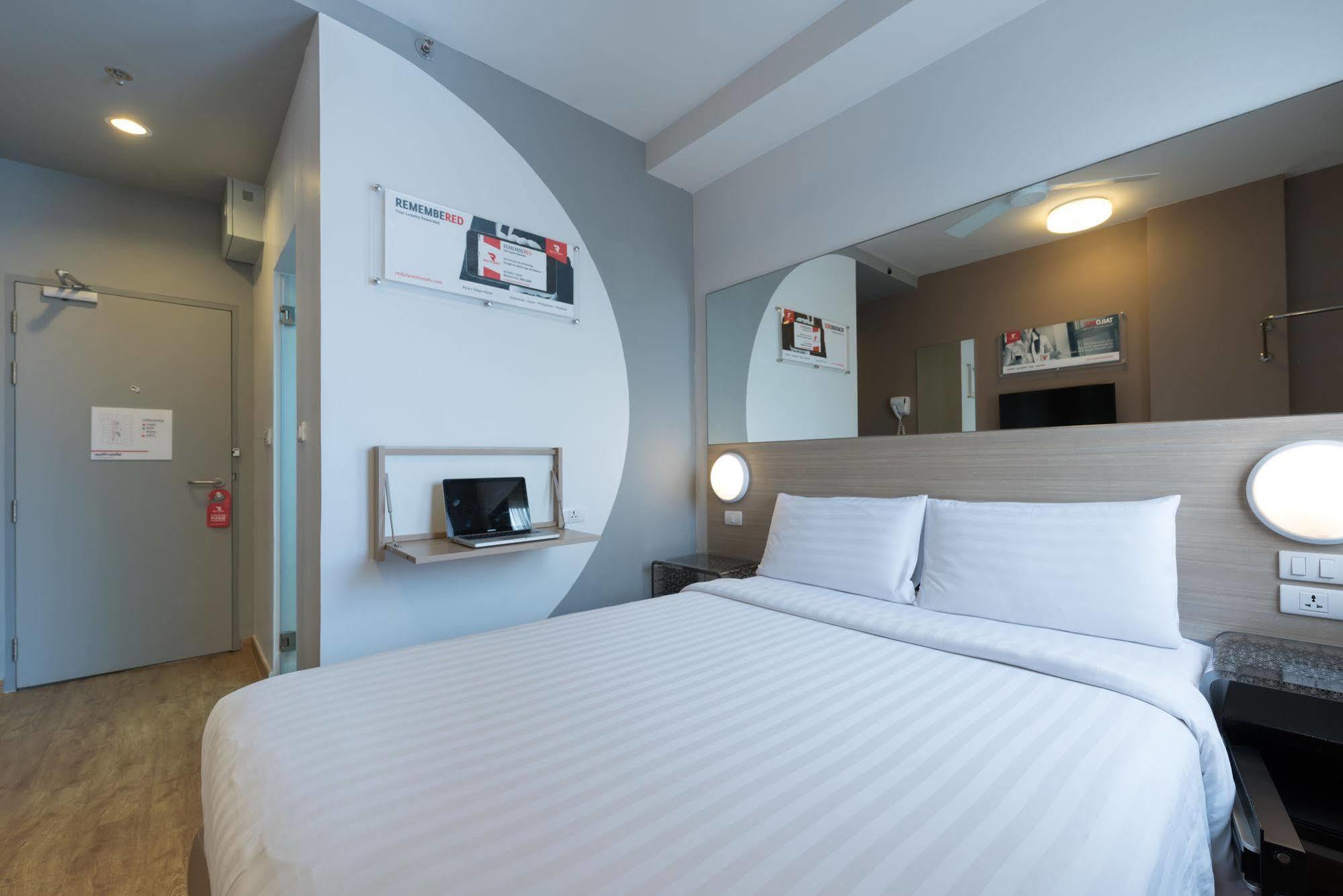 Red Planet Phuket Patong - Sha Extra Plus Bagian luar foto