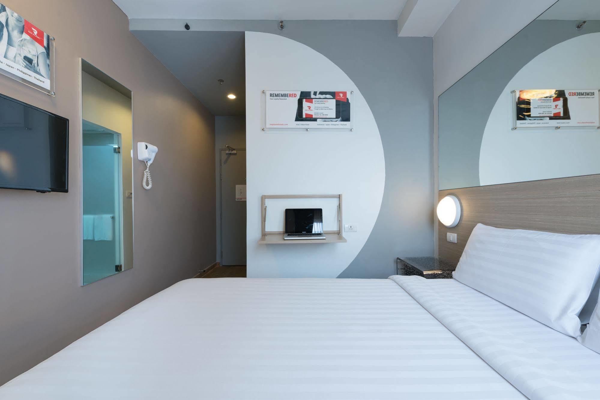 Red Planet Phuket Patong - Sha Extra Plus Bagian luar foto