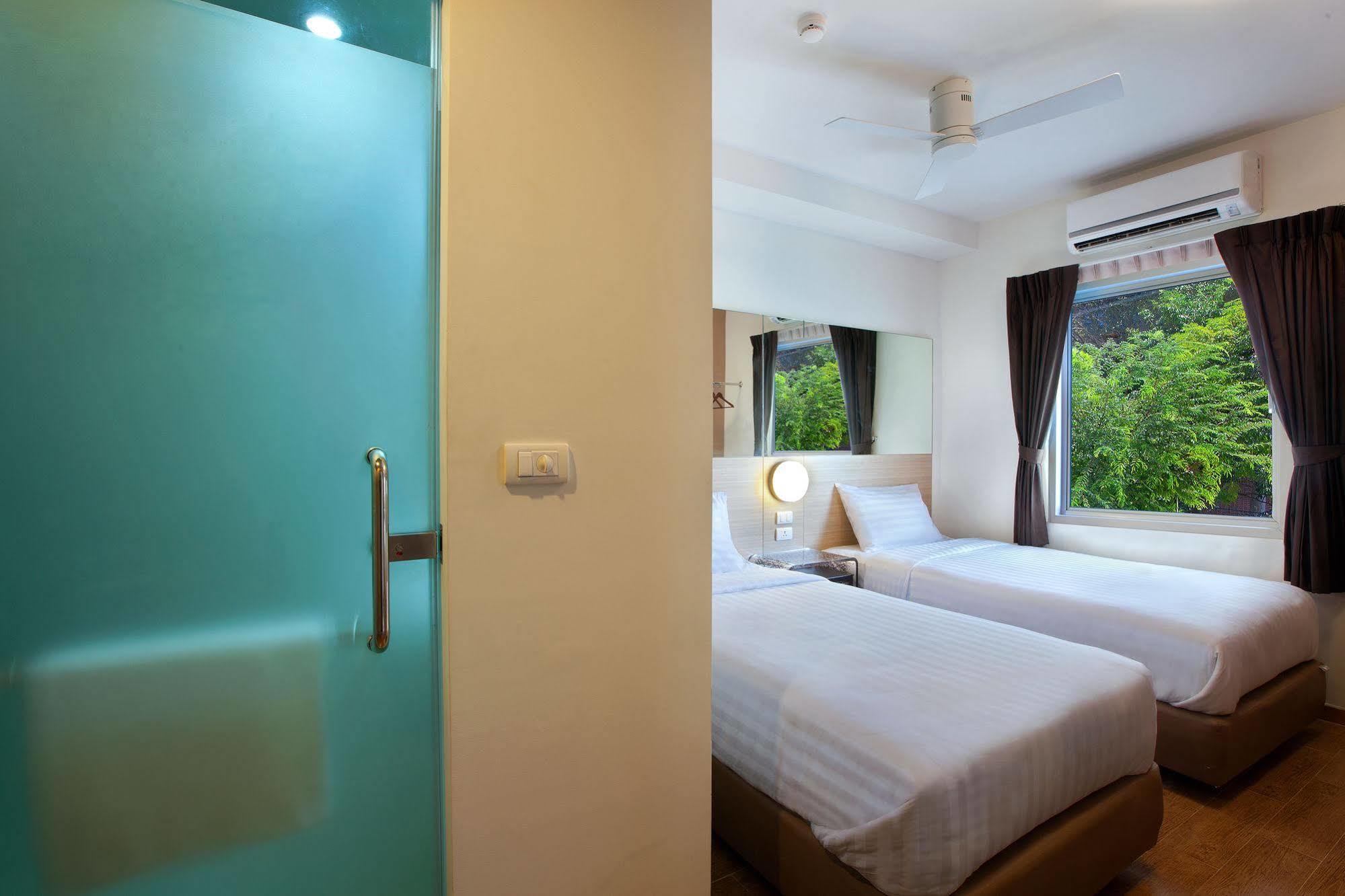 Red Planet Phuket Patong - Sha Extra Plus Bagian luar foto